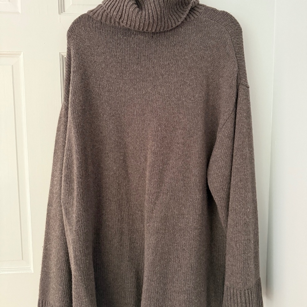 Oversize Wool/Cashmere Blend Turtle neck sweater
